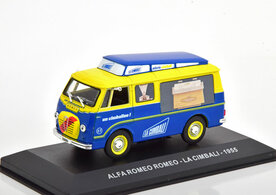 Atlas 1:43 Alfa Romeo van - La Cimbali 1955 blauw geel in vitrine