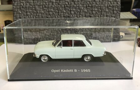 Atlas 1:43 Opel Kadett B 1965 lichtblauw