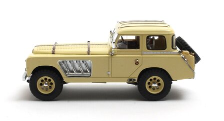 Matrix 1:43 Landrover 109 Bell Aurens longnose gesloten geel