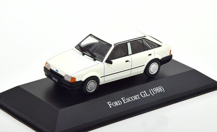 Atlas 1:43 Ford Escort GL 1988 wit in blisterverpakking