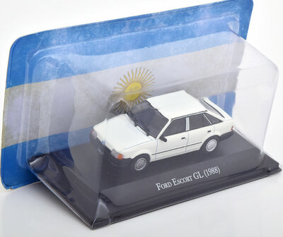 Atlas 1:43 Ford Escort GL 1988 wit in blisterverpakking