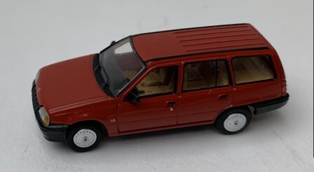 Premium Classixxs 1:87 Opel Kadett E Caravan 1985 rood
