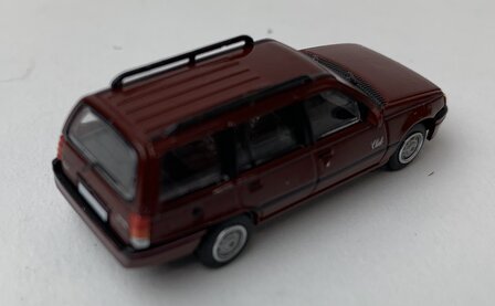 Premium Classixxs 1:87 Opel Kadett E Caravan Club Special 1989 donkerrood