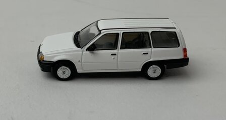 Premium Classixxs 1:87 Opel Kadett E Caravan 1985 wit