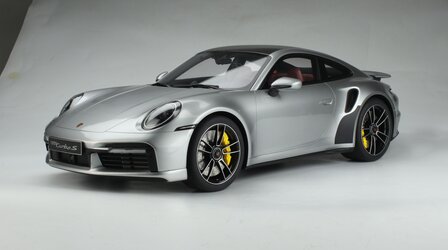GT Spirit 1:8 Porsche 911 [992.1] Turbo S silver 2020 incl. showcase. Levering 01-2026