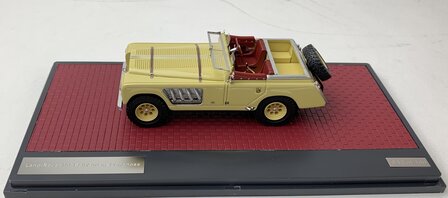 Matrix 1:43 Land Rover 109 Bell Aurens longnose open geel. Individueel genummerd  - Limited 100 pcs