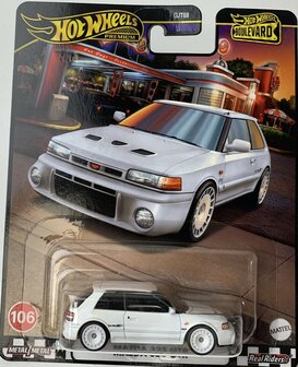 Hotwheels 1:64 Mazda 323 GTR wit