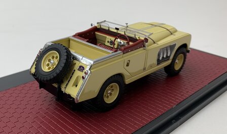 Matrix 1:43 Land Rover 109 Bell Aurens longnose open geel. Individueel genummerd  - Limited 100 pcs