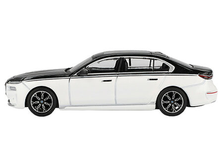Mini GT 1:64 BMW i7 xDrive60 Dravit Alpine White and Black Sapphire LHD