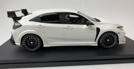 Pop Race 1:18 Honda Civic - FK8 Mugen Civic Type R - White, with figur inside - incl vitrine in luxe verpaking - RHD