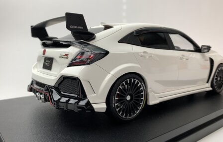 Pop Race 1:18 Honda Civic - FK8 Mugen Civic Type R - White, with figur inside - incl vitrine in luxe verpaking - RHD