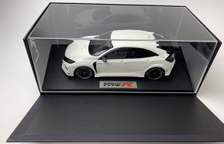 Pop Race 1:18 Honda Civic - FK8 Mugen Civic Type R - White, with figur inside - incl vitrine in luxe verpaking - RHD