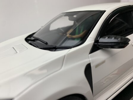 Pop Race 1:18 Honda Civic - FK8 Mugen Civic Type R - White, with figur inside - incl vitrine in luxe verpaking - RHD