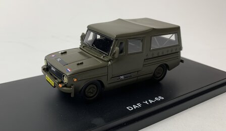 Golden Oldies 1:43 Daf YA-66 dicht legergroen resin model
