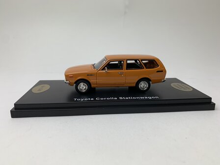 Golden Oldies 1:43 Toyota Corolla Stationwagon oranje  - resin model - Limited 100 pcs