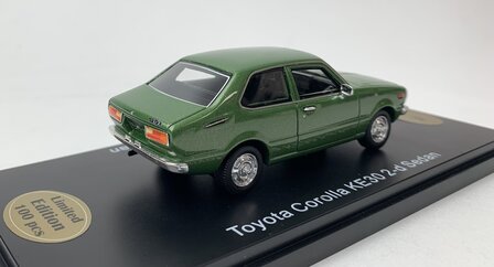 Golden Oldies 1:43 Toyota Corolla KE30 2-d Sedan groen  - resin model - Limited 100 pcs
