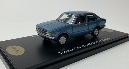 Golden Oldies 1:43 Toyota Corolla KE30 2-d Sedan blauw  - resin model - Limited 100 pcs