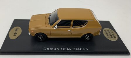 Golden Oldies 1:43 Datsun 100A Station goud - resin model - Limited 100 pcs