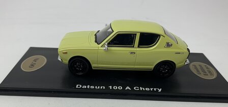Golden Oldies 1:43 Datsun 100 A Cherry geel resin model - Limited 100 pcs