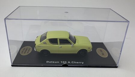 Golden Oldies 1:43 Datsun 100 A Cherry geel resin model - Limited 100 pcs