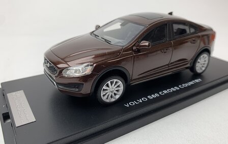 Scale Master 1:43  Volvo S60 Cross Country bruin - resin model