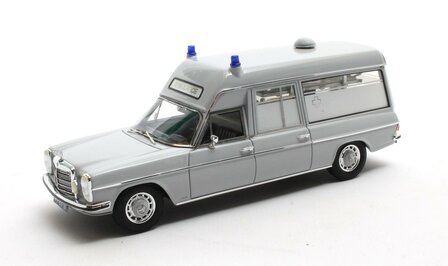 Matrix 1:43 Mercedes Benz V114 Visser ambulance grijs &#039;69-&#039;73. Verwacht Q3