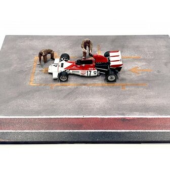 American Diorama 1:43 Race Day Metal Figure set no 5 - set 2 figuren, excl. auto