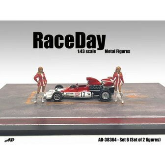 American Diorama 1:43 Race Day Metal Figure set no 6 - set 2 figuren, excl. auto