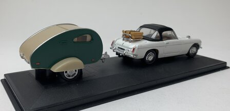 Cararama 1:43 MG B cabriolet met Caravan wit groen