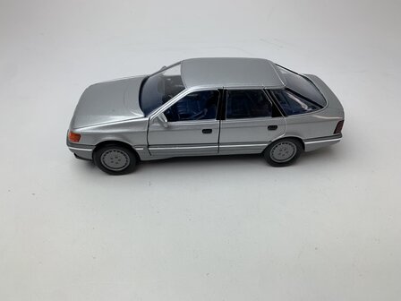 Schabak 1:24  Ford Scorpio zilver