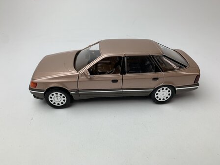 Schabak 1:24 Ford Scorpio, brons with chrome wheels