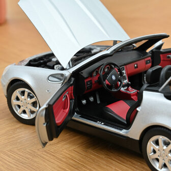 Norev 1:18 Mercedes Benz SLK 1996 Brillant Silver 2024. Levering 09-2025