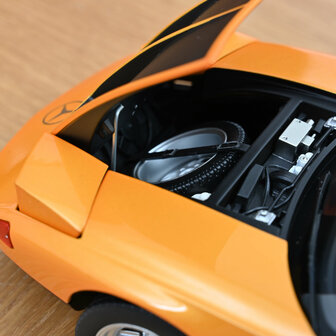 Norev 1:18 Mercedes Benz C 111 / II 1970 Weissherbs metallic. Leering 09-2025