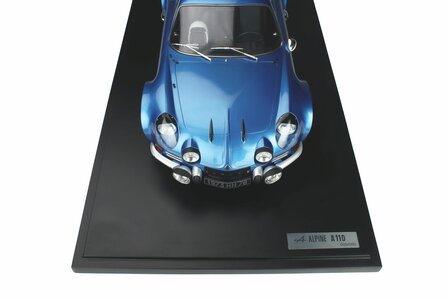 GT Spirit 1:8 Renault - Alpine A110 1800 Groupe 4 blue 1973 incl showcase. Levvering 02-2026