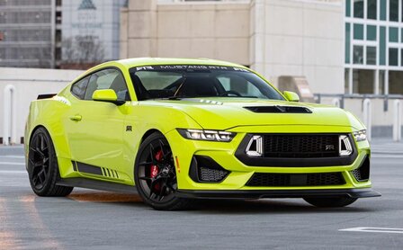GT Spirit 1:18 Ford USA - RTR Mustang SPEC-3  yellow 2025. Levering 03-2026
