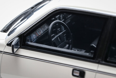 Otto Mobile 1:18 Peugeot 505 V6 Blance Meije 1989 wit