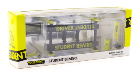 Tarmac 1:64 Garage Tools set Student Driver- PARTS64, excl. auto