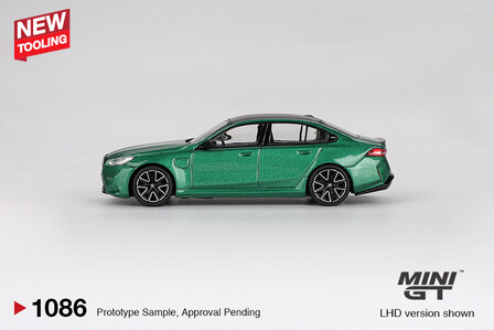 Mini GT 1:64 BMW M5 Isle of Man Green Metallic LHD. Verwacht 01-2025