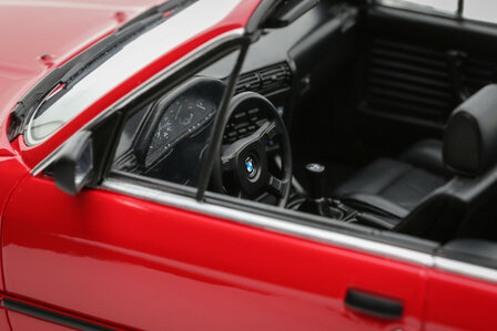 Otto Mobile 1:18 BMW 325i Convertible Bright Red 308 1986. Levering 11-2025