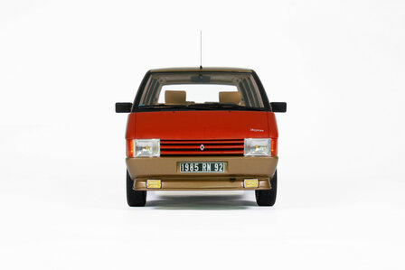 Otto Mobile 1:18 Renault Espace 2000 TSE Rouge Cornaline 1984. Levering 11-2025