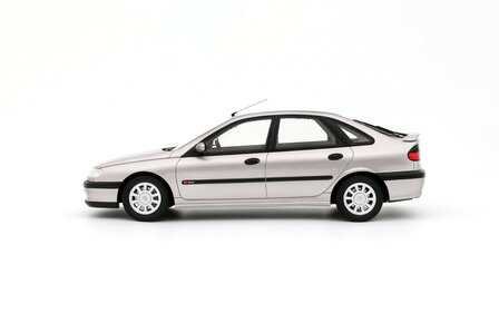 Otto Mobile 1:18 Renault Laguna V6 3.0 Baccara Gris Opale 1996. Levering 12-2025
