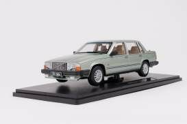T9 1:18 1985 volvo 760, light green metallic