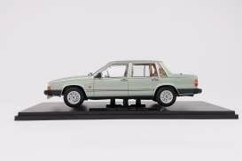 T9 1:18 1985 volvo 760, light green metallic