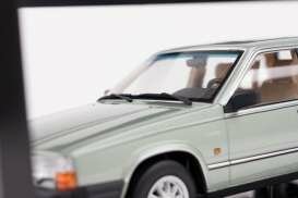T9 1:18 1985 volvo 760, light green metallic