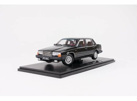 T9 1:18 1985 volvo 760, black