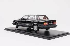 T9 1:18 1985 volvo 760, black