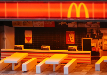 Black Box 1:64 Diorama 1:64 Diorama Mcdonalds parking lot with led