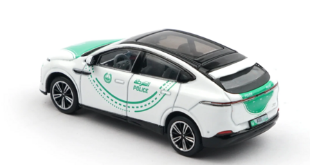 XCartoys 1:64 XPENG G6 Dubai Police Set 2 autos en figuren X33-01. groen wit