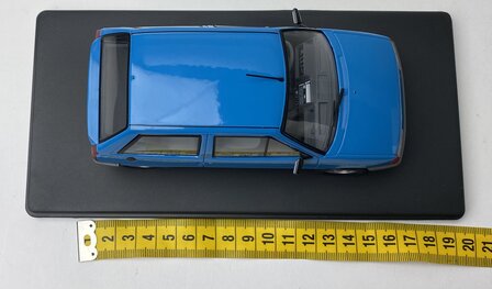 WhiteBox 1:24 Citroen AX 1986 blauw in window-box