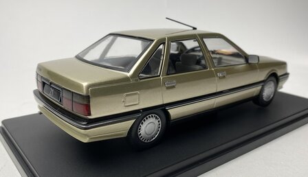 WhiteBox 1:24 Renault 21 1986 beige in window-box